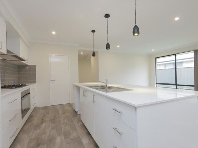 5 Sunstone Boulevard, Treeby