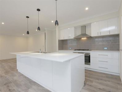5 Sunstone Boulevard, Treeby WA 6164