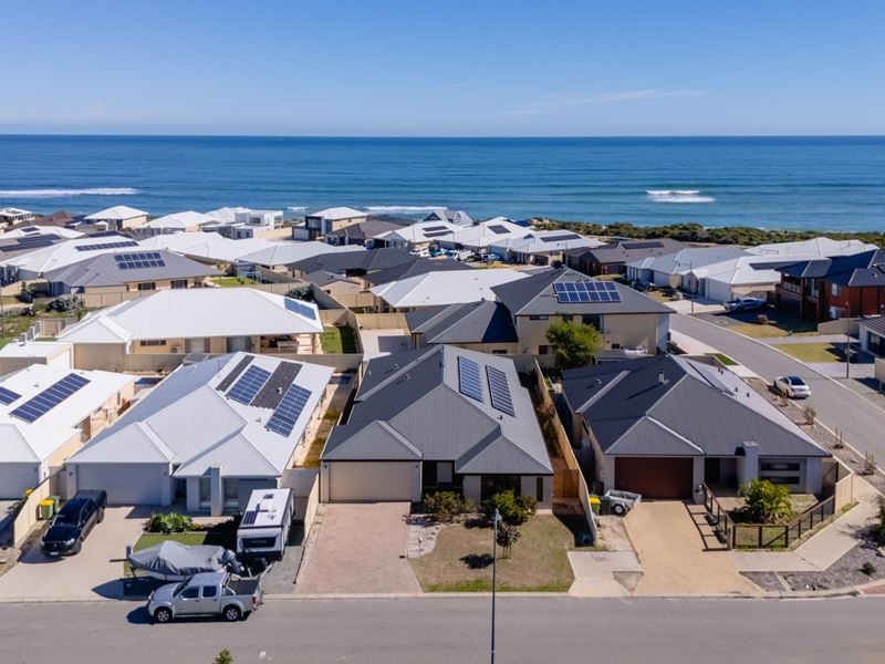 106 Balladonia Parade, Dawesville