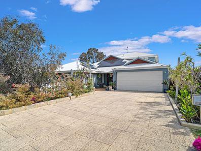 14 Carnarvon Way, Erskine WA 6210