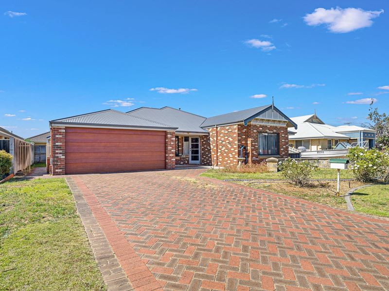 8 Dalona Parkway, Lakelands WA 6180