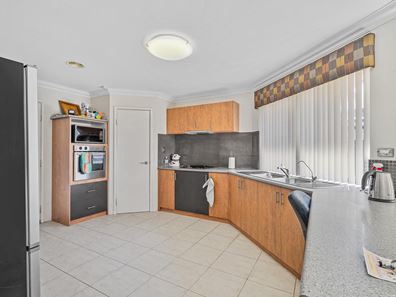8 Dalona Parkway, Lakelands WA 6180