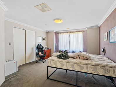 8 Dalona Parkway, Lakelands WA 6180