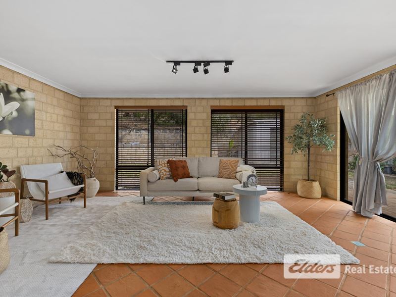 18 Christchurch Place, College Grove WA 6230