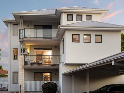 4/3 Beverley Road, Cloverdale WA 6105