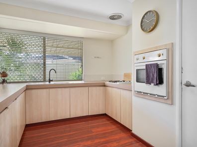 6 Windsor Drive, Gosnells WA 6110