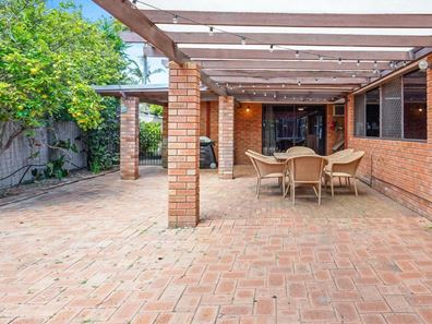 15 Oakdale Close, Halls Head WA 6210