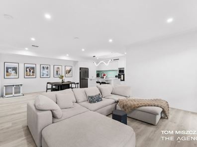32B Longhurst Way, Queens Park WA 6107