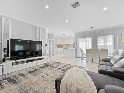 10 Rochefort Retreat, Port Kennedy WA 6172