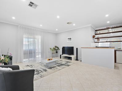 10 Rochefort Retreat, Port Kennedy WA 6172
