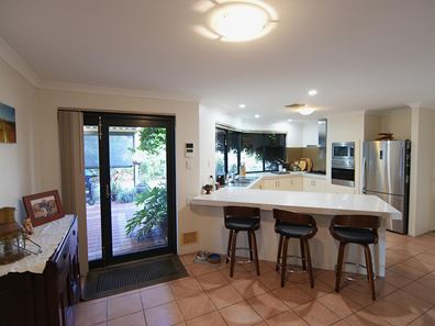 42 Barton Drive, Australind WA 6233