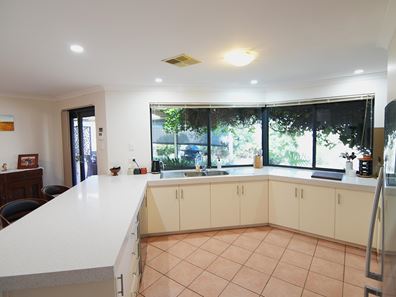 42 Barton Drive, Australind WA 6233