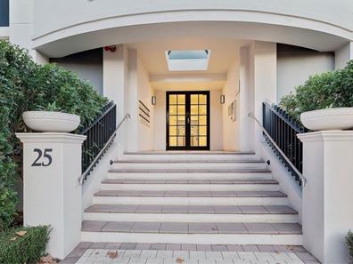15/25 Haig Park Circle, East Perth WA 6004