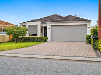 33 Tipperary Bend, Canning Vale WA 6155