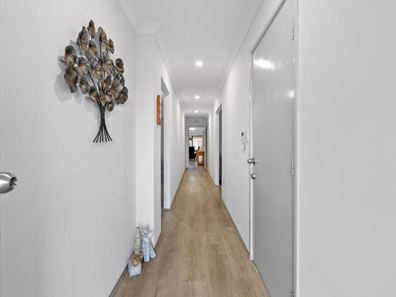 33 Tipperary Bend, Canning Vale WA 6155