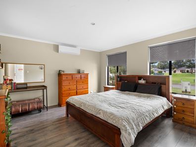 16 Voltaire Way, Secret Harbour WA 6173