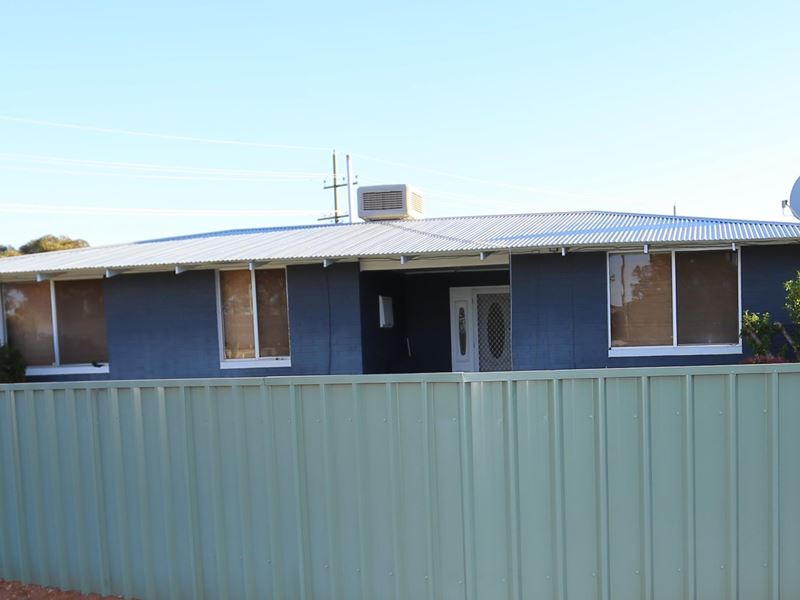 52 Saltbush Rd, Kambalda West WA 6442