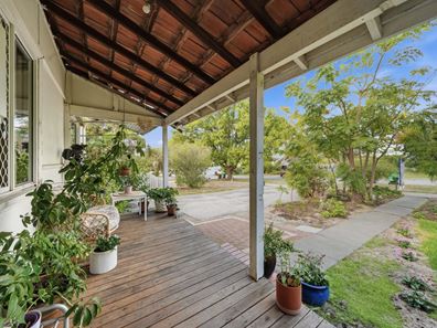 11 Reen Street, St James WA 6102