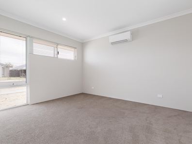 240 Badgerup Avenue, Lakelands WA 6180