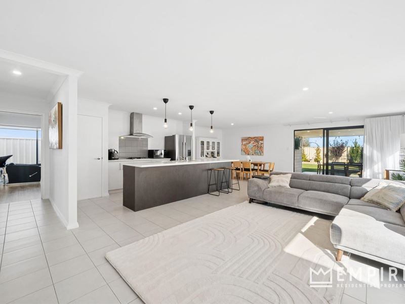 10 Donnelly Street, Lake Coogee