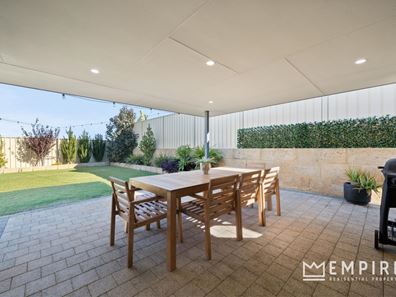 10 Donnelly Street, Lake Coogee WA 6166