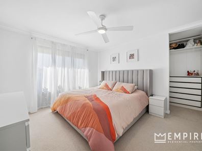 10 Donnelly Street, Lake Coogee WA 6166