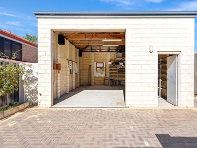 14 Riverina Avenue, Coodanup WA 6210