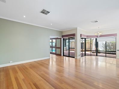 12 Connaught Gardens, Canning Vale WA 6155