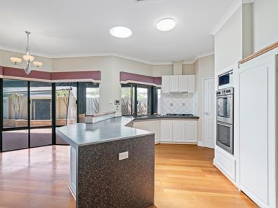12 Connaught Gardens, Canning Vale WA 6155
