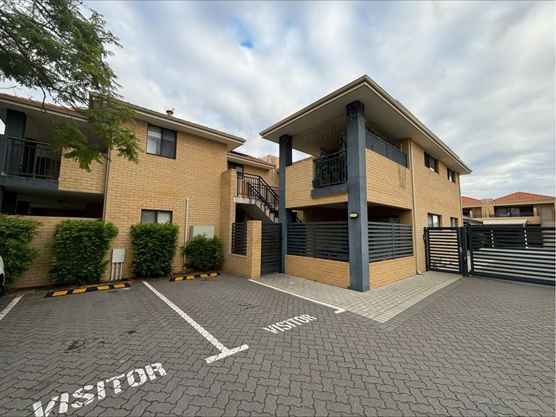 4/16 Pearl Road, Cloverdale WA 6105