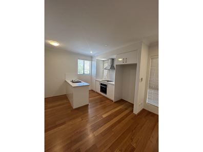 4/16 Pearl Road, Cloverdale WA 6105