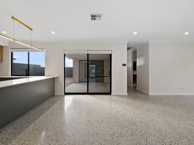 10 Manresa Road, Madora Bay WA 6210