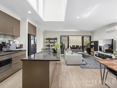 4 Bolt Street, Beaconsfield WA 6162