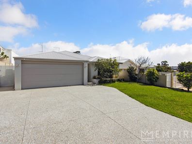 4 Bolt Street, Beaconsfield WA 6162