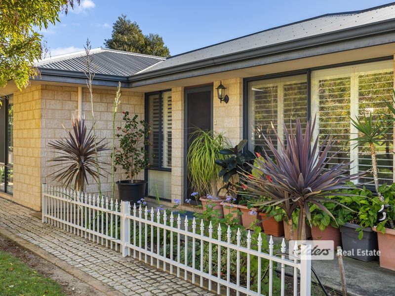1 Greenfields  Road, Harvey WA 6220