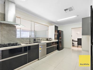 6 Lorenzo Street, Thornlie WA 6108