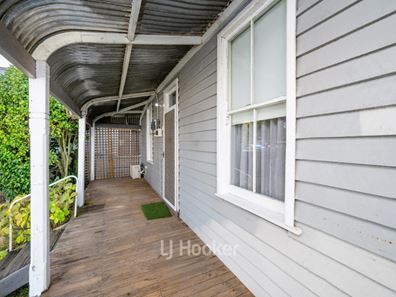68 Johnston Street, Collie WA 6225