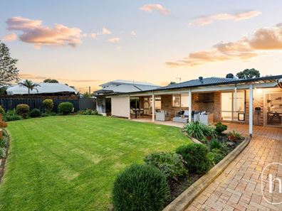 14 Gwendoline Drive, Beldon WA 6027
