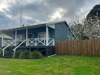 17 Marginata Crescent, Dwellingup WA 6213