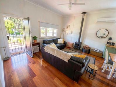 17 Marginata Crescent, Dwellingup WA 6213