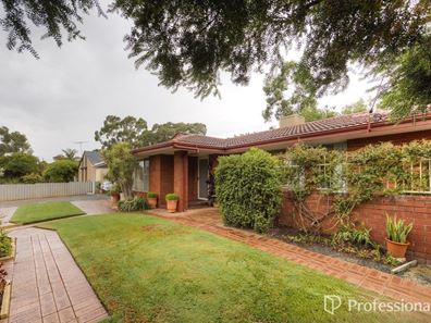 61 Mahonia Way, Forrestfield WA 6058