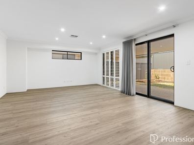 4 Pavarotti Vista, Hammond Park WA 6164