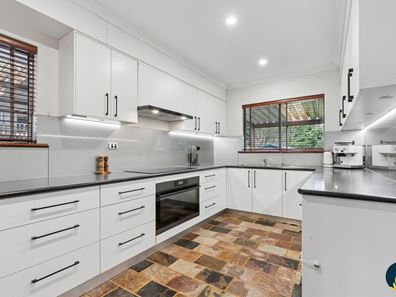 7 Hilton Road, Roleystone WA 6111