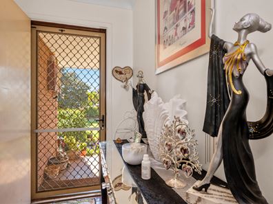 6 Kyle Place, Hannans WA 6430