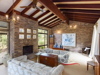 240 Colwyn Road, Mount Helena WA 6082