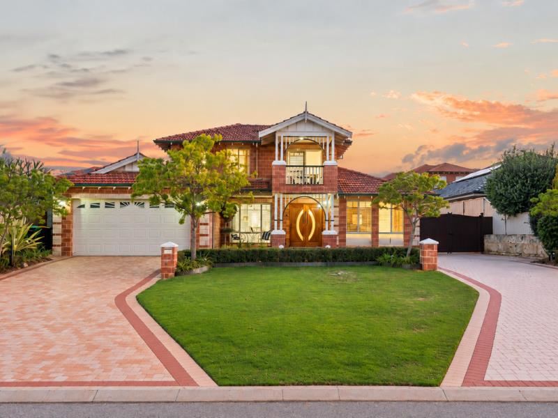 33 Silver Sands Drive, Iluka WA 6028