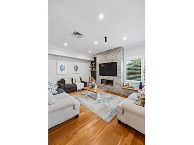 33 Silver Sands Drive, Iluka WA 6028