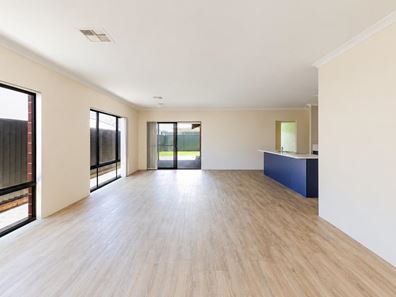 21 Nepine Vista, Wandi WA 6167