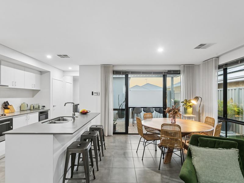 20 Tarifa Lane, Coogee WA 6166