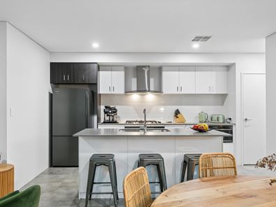20 Tarifa Lane, Coogee WA 6166